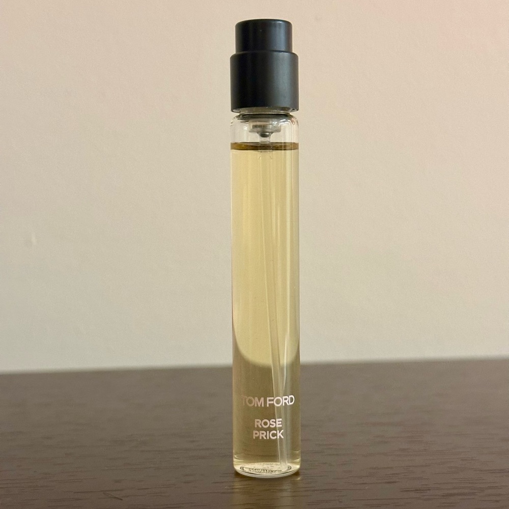 TOM FORD ROSE PRICK PERFUME Travel size spray 100% Authentic!!💕
0.33 OZ/ 10 ML